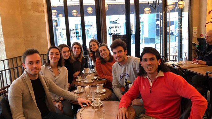 Eight medical school students to support Pascuales!